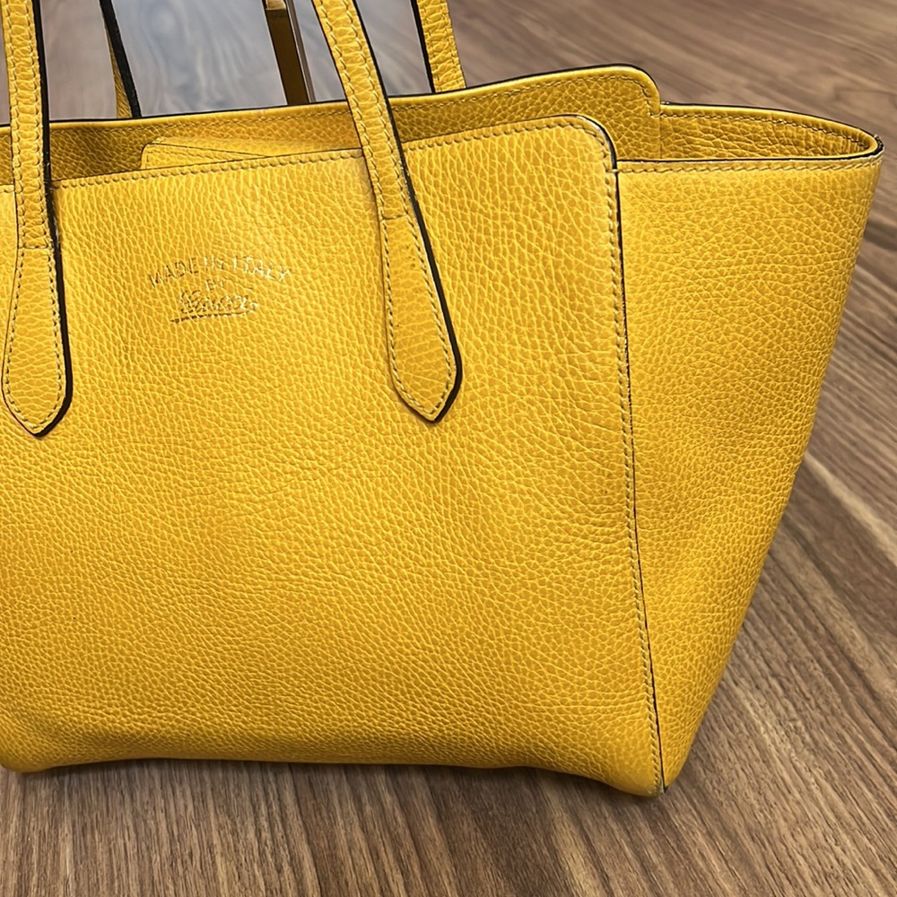 A46- 💯 % authentic Gucci shoulder bag - Picture 5 of 16